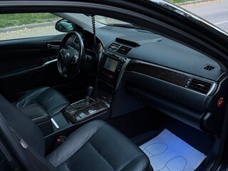 2016 Toyota Camry VII (XV50) Рестайлинг, чёрный, 2050000 рублей, вид 4