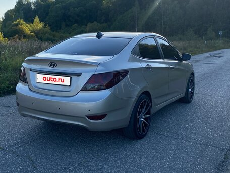 2011 Hyundai Solaris I, бежевый, 730000 рублей, вид 3