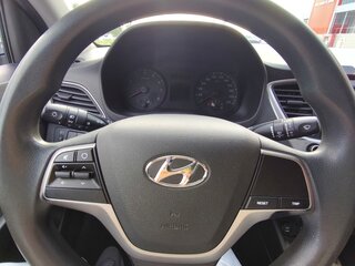 2017 Hyundai Solaris II, серый, 909000 рублей, вид 4