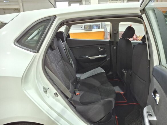 2014 Kia Rio 6-speed III, белый - вид 18