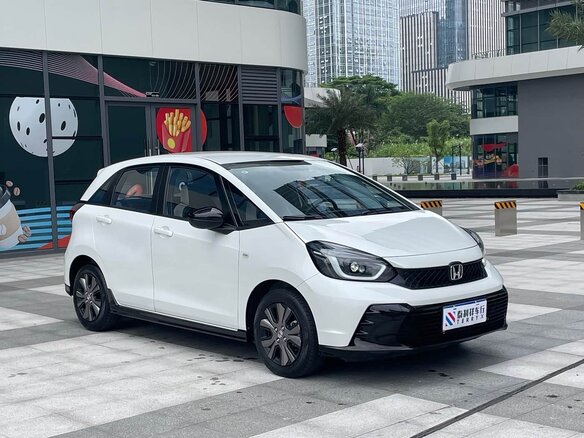 2023 Honda Fit IV Рестайлинг, белый, 1390325 рублей - вид 6