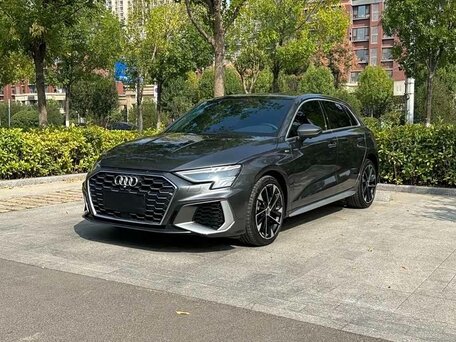 2022 Audi A3 Sportback 35 TFSI IV (8Y), серебристый, 1980000 рублей, вид 1