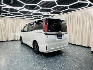 2019 Toyota Noah III (R80) Рестайлинг, белый, 2199999 рублей, вид 4