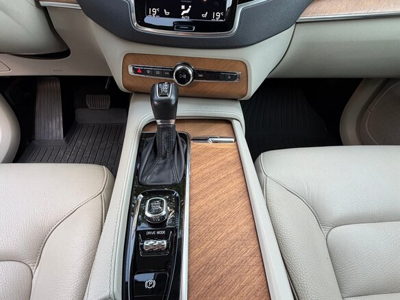 2022 Volvo XC90 II Рестайлинг 1, чёрный - вид 22