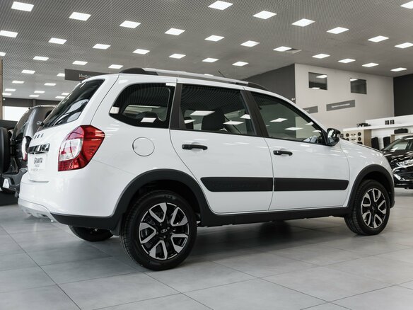 2026 Lada (ВАЗ) Granta Cross I Рестайлинг, белый - вид 5