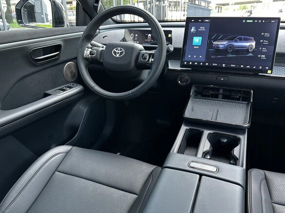 2026 Toyota bZ3X 58.3 kWh, серый, 2342000 рублей - вид 9