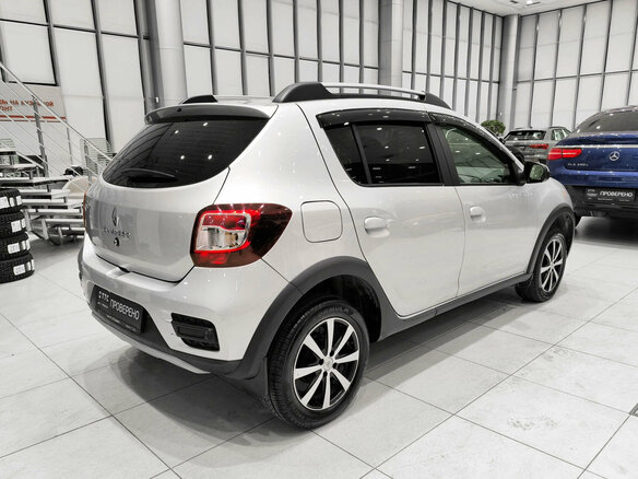 2019 Renault Sandero Stepway II Рестайлинг, серебристый - вид 4