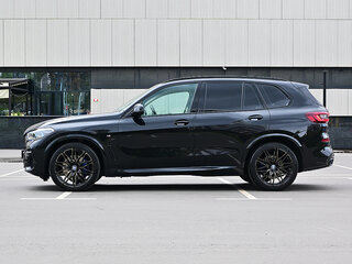 2021 BMW X5 40i IV (G05/G18), чёрный, 6604000 рублей, вид 2