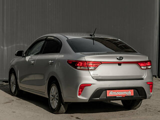 2020 Kia Rio IV, серебристый, 1420000 рублей, вид 4