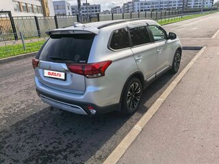 2022 Mitsubishi Outlander III Рестайлинг 3, серый, 2400000 рублей, вид 4