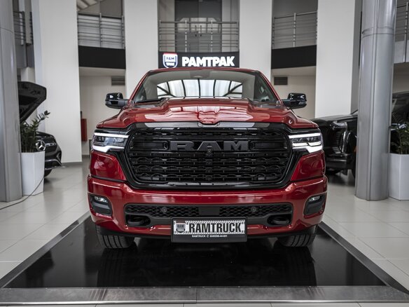 2026 Ram 1500 Crew Cab V Рестайлинг, красный