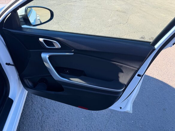 2019 Kia Ceed III, белый, 1560000 рублей - вид 11