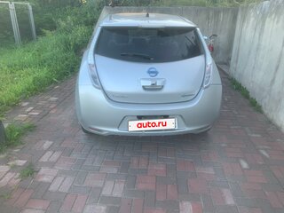 2011 Nissan Leaf I (ZE0/AZE0), серебристый, 1400000 рублей, вид 3
