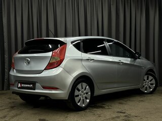 2015 Hyundai Solaris I Рестайлинг, серебристый, 559900 рублей, вид 3