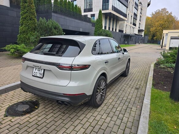 2022 Porsche Cayenne S III, серый, 9500000 рублей - вид 2