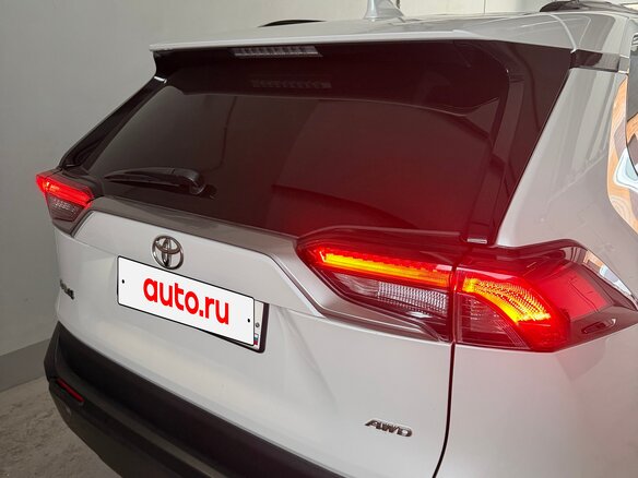 2020 Toyota RAV4 V (XA50), белый, 3900000 рублей - вид 1