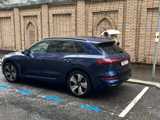2022 Audi e-tron 55 I, синий, 4200000 рублей, вид 4