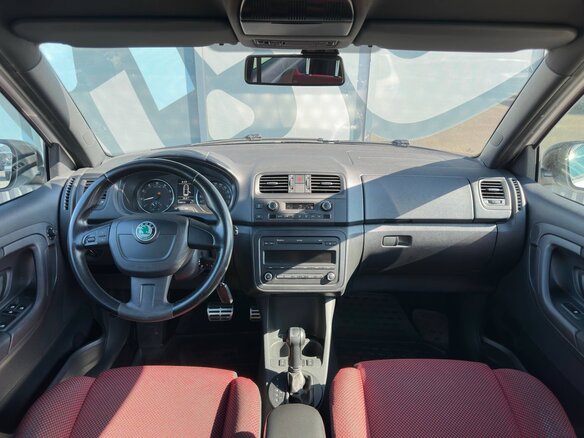 2012 Skoda Fabia II Рестайлинг, белый, 745000 рублей - вид 1