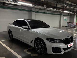 2022 BMW 5 серии 530i xDrive VII (G30/G31/G38) Рестайлинг, белый, 4770000 рублей, вид 2