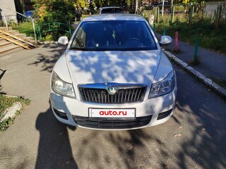 2011 Skoda Octavia II (A5) Рестайлинг, белый, 850000 рублей, вид 1