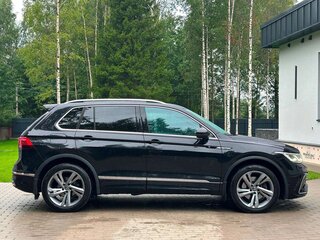 2021 Volkswagen Tiguan II Рестайлинг, чёрный, 3800000 рублей, вид 4