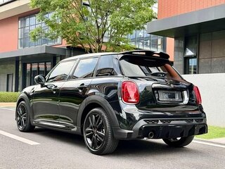 2023 Mini Hatch Cooper III (F55/F56) Рестайлинг 2, чёрный, 2290000 рублей, вид 5