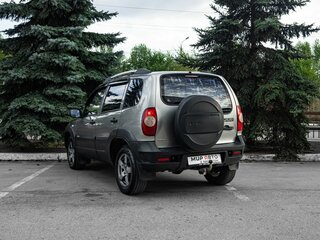 2010 Chevrolet Niva I Рестайлинг, серебристый, 444000 рублей, вид 2