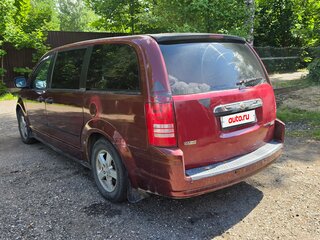 2007 Chrysler Town & Country V, красный, 730000 рублей, вид 4