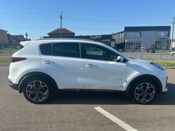 2018 Kia Sportage IV Рестайлинг, белый, 2550000 рублей - вид 4