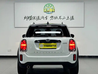 2023 Mini Countryman Cooper II Рестайлинг, белый, 1850000 рублей, вид 3