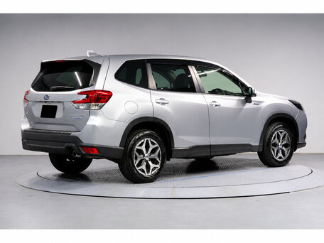 2023 Subaru Forester V Рестайлинг, серебристый, 2580000 рублей, вид 4