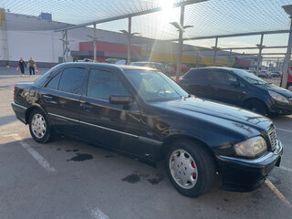 1995 Mercedes-Benz C-Класс 220 I (W202), чёрный, 190000 рублей, вид 3