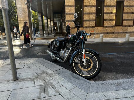 2023 Royal Enfield Classic 350, зелёный, 375000 рублей, вид 5