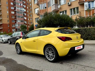 2013 Opel Astra GTC J Рестайлинг, жёлтый, 645000 рублей, вид 4