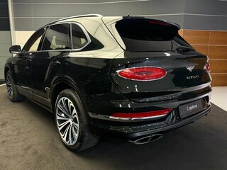 2021 Bentley Bentayga I Рестайлинг, зелёный, 22500000 рублей, вид 2