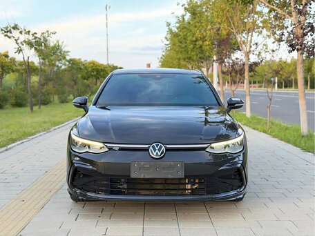 2022 Volkswagen Golf VIII, серый, 2100000 рублей, вид 2