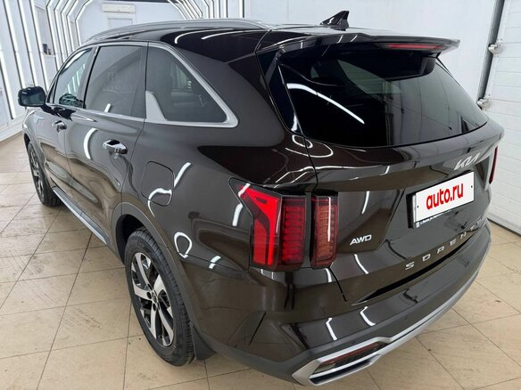 2023 Kia Sorento IV, коричневый - вид 6