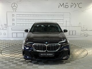 2025 BMW 5 серии Long 530Li xDrive VIII (G60/G61/G68), чёрный, 7800000 рублей, вид 4