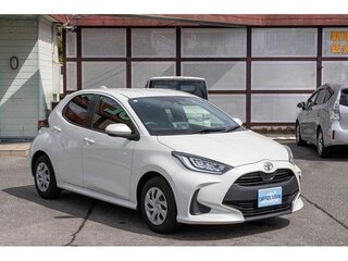 2022 Toyota Yaris IV, белый, 810069 рублей, вид 3