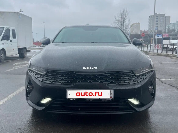 2022 Kia K5 III, чёрный
