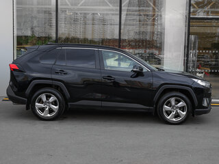 2020 Toyota RAV4 V (XA50), чёрный, 2798000 рублей, вид 3