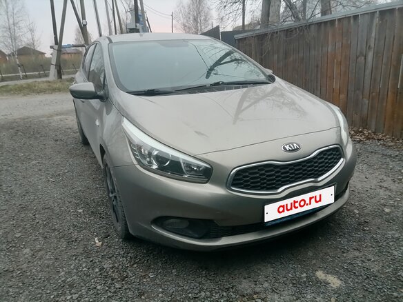 2014 Kia Ceed II, серебристый, 900000 рублей