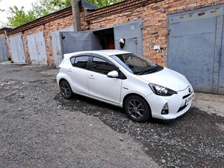 2014 Toyota Aqua I, белый, 740000 рублей, вид 3