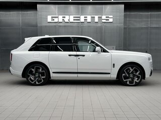 2026 Rolls-Royce Cullinan Black Badge I Рестайлинг (Series II), белый, 75000000 рублей, вид 4