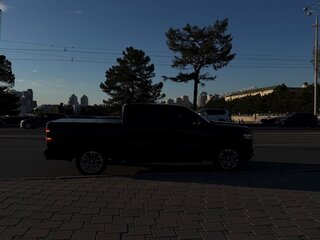 2023 Ram 1500 Crew Cab V, чёрный, 7800000 рублей, вид 4