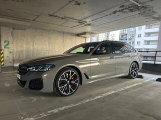 2021 BMW 5 серии 530d VII (G30/G31/G38) Рестайлинг, серебристый, 4200000 рублей, вид 3