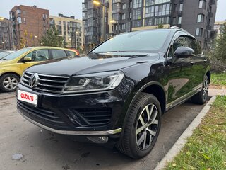 2017 Volkswagen Touareg II Рестайлинг, чёрный, 3900000 рублей, вид 2