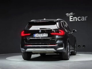 2024 BMW X1 20i xDrive III (U11/U12), чёрный, 4681080 рублей, вид 3
