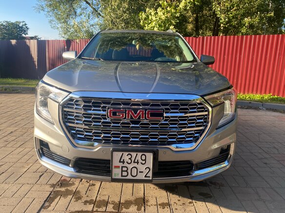 2024 GMC Terrain II Рестайлинг, серый, 2400000 рублей - вид 1