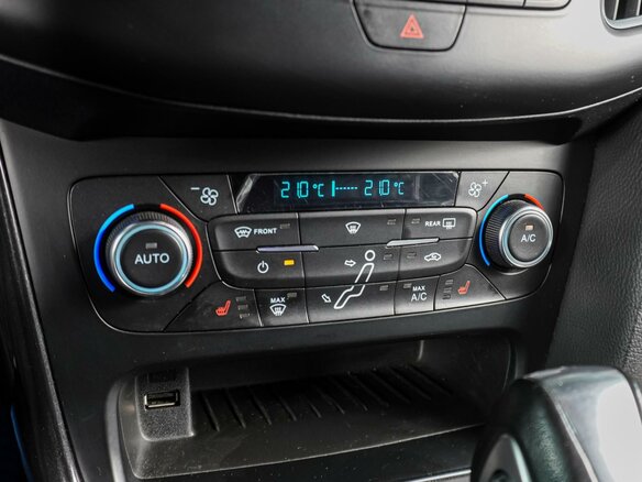 2016 Ford Focus III Рестайлинг, синий, 1389000 рублей - вид 11